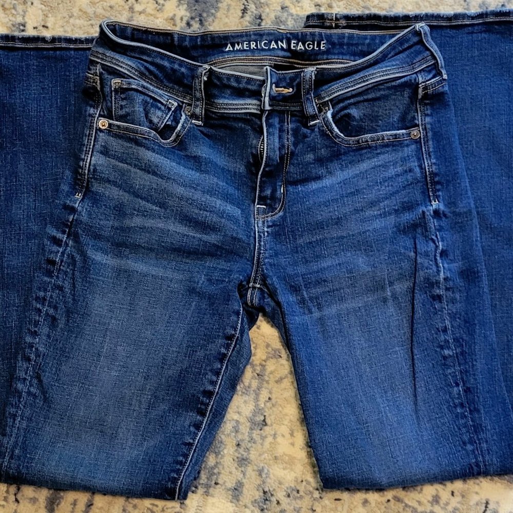 AE Darkwash Kickboot Jean Size 6 Gently Used